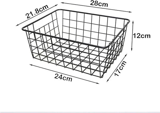 Paniers de rangement en fil métallique.