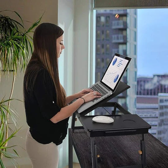 Table d’Ordinateur Portable en Bambou – Polyvalente et Réglable.